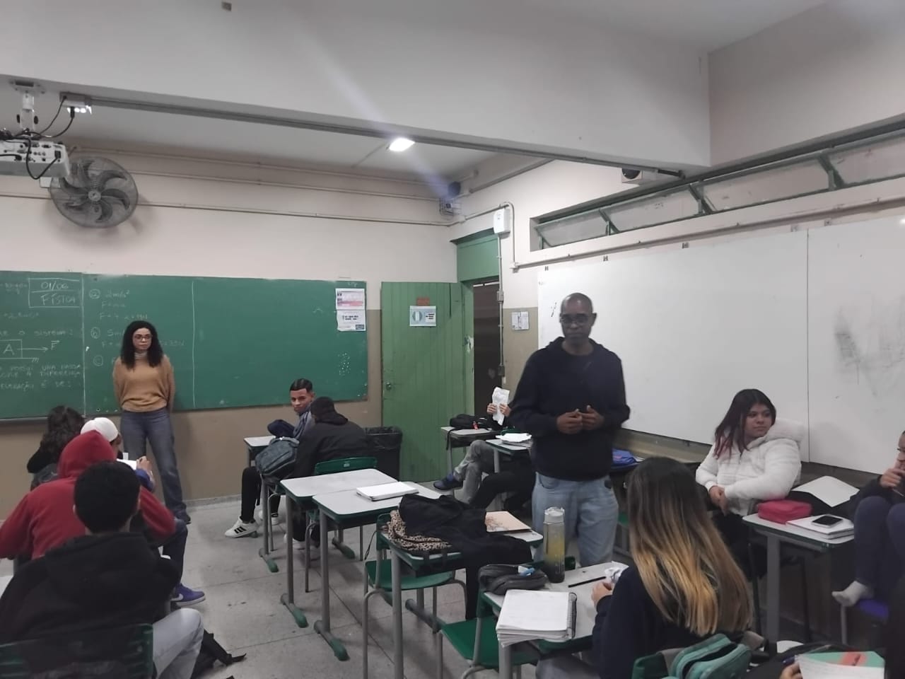Palestra e atividade em grupo